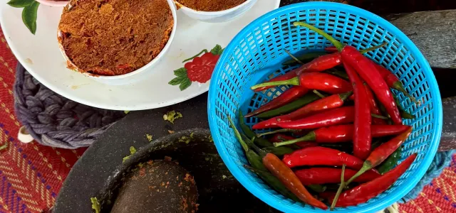 Cooking class in Thailand representing flexible retirement, travel, and lifestyle-focused financial planning